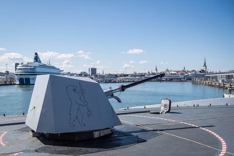 .@NATO vessels show up at Port of Tallinn Estonia 