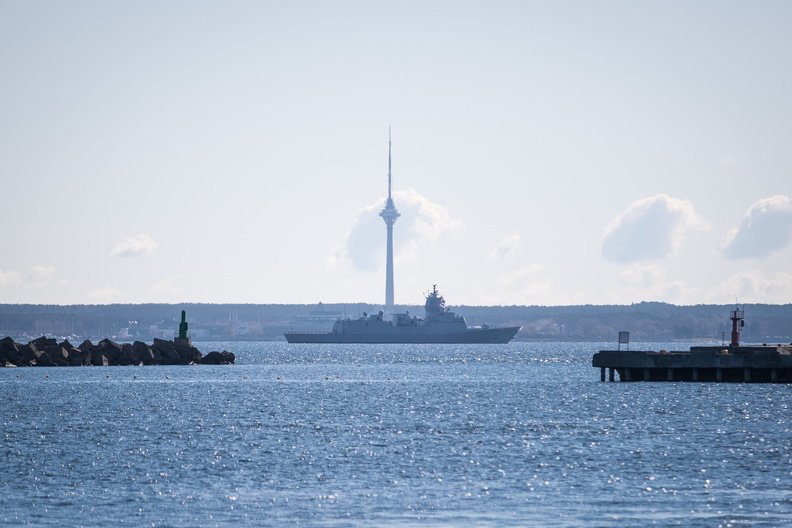 .@NATO vessels show up at Port of Tallinn Estonia 