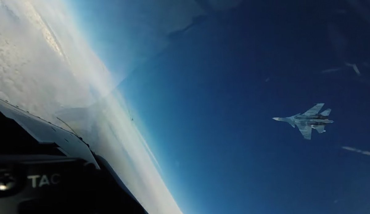Italian Eurofighter Typhoon and Russian Su-34 flying near Estonia borders 