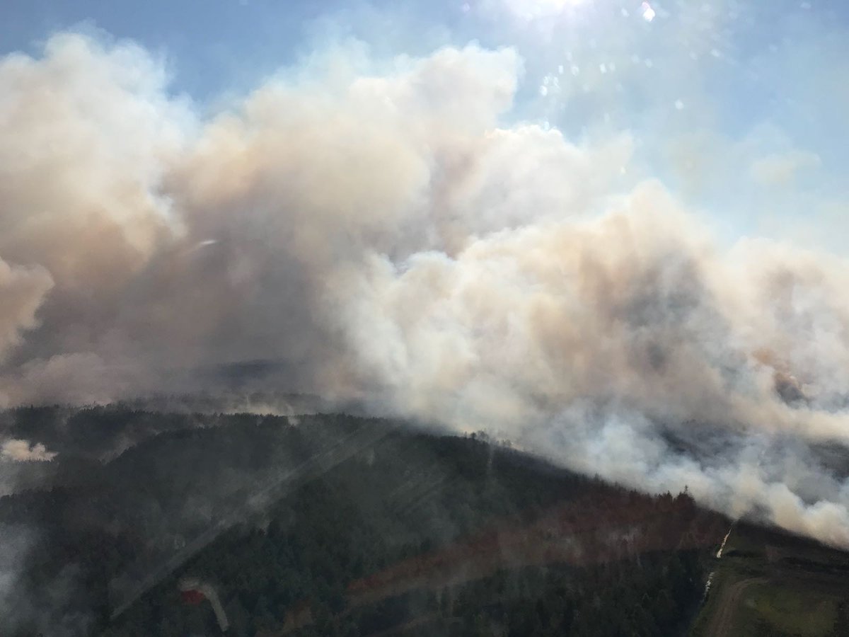 Latvian army Mi-17 helicopters help to fight fire in Talsi District  