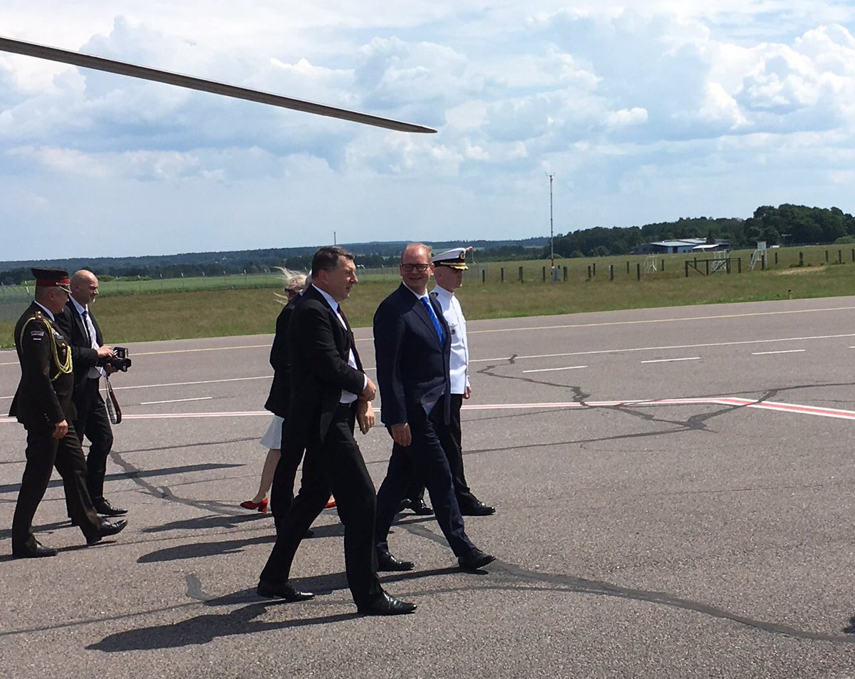 President of Latvia @Vejonis @Rigas_pils, Speaker @PranckietisV @LRSeimas of Lithuania and President of Estonia @KerstiKaljulaid attend the Baltic Defence College New Flag Inauguration and Joint Graduation @BALTDEFCOL in Tartu Estonia.  