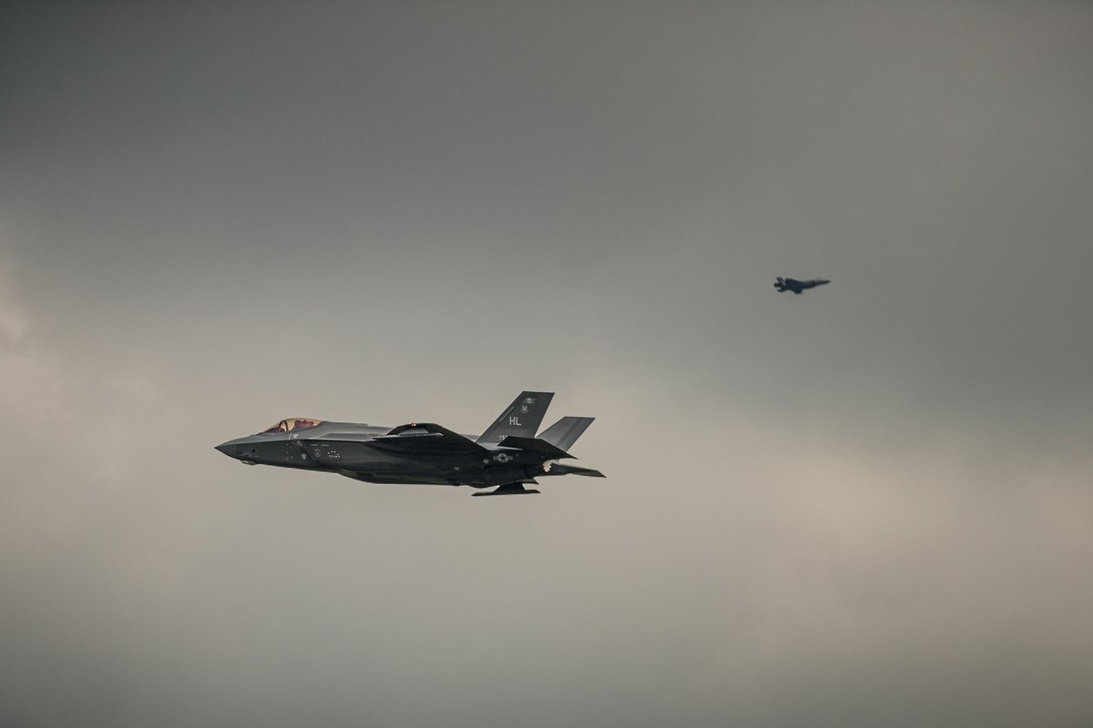 .@USAirForce F35A Lightning II fighter jets arrived at Lielvārde Air Base, Latvia, as part of Operation RapidForge, along with F-15E Strike Eagles and C-130J Super Hercules aircraft