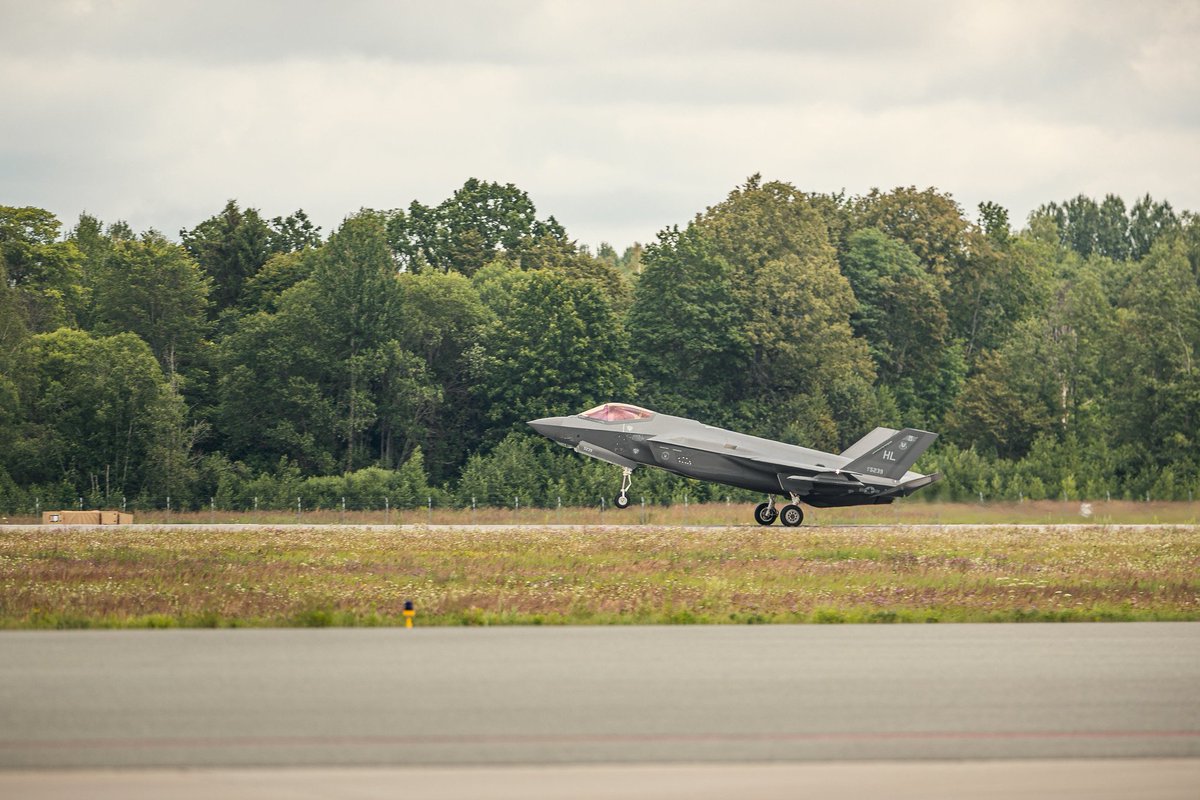 .@USAirForce F35A Lightning II fighter jets arrived at Lielvārde Air Base, Latvia, as part of Operation RapidForge, along with F-15E Strike Eagles and C-130J Super Hercules aircraft