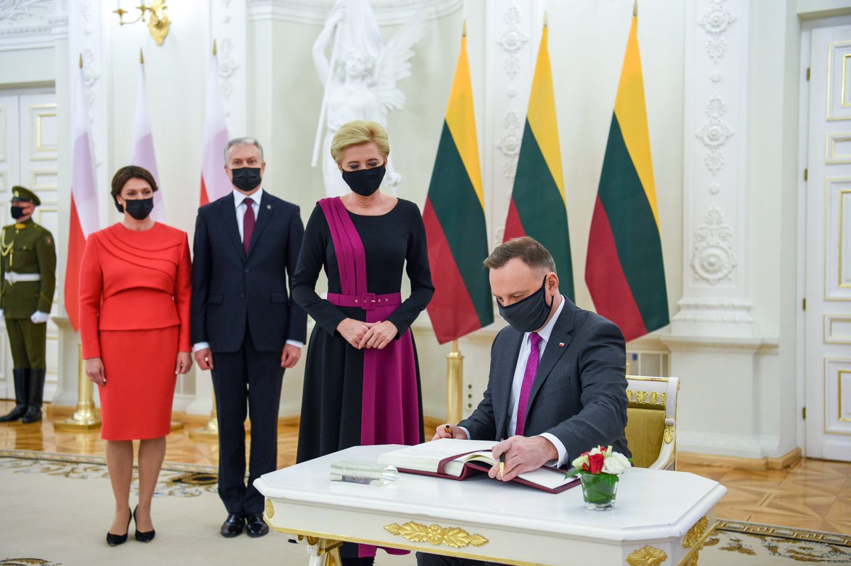 Gitanas Nauseda: Lithuania & Poland put all the efforts to fight the second wave of COVID19. @prezydentpl and I met to discuss a coordinated Lithuania-Poland response to coronavirus, vaccination & testing strategies. Security & defense, @NATO & EU, bilateral relations are also on the table