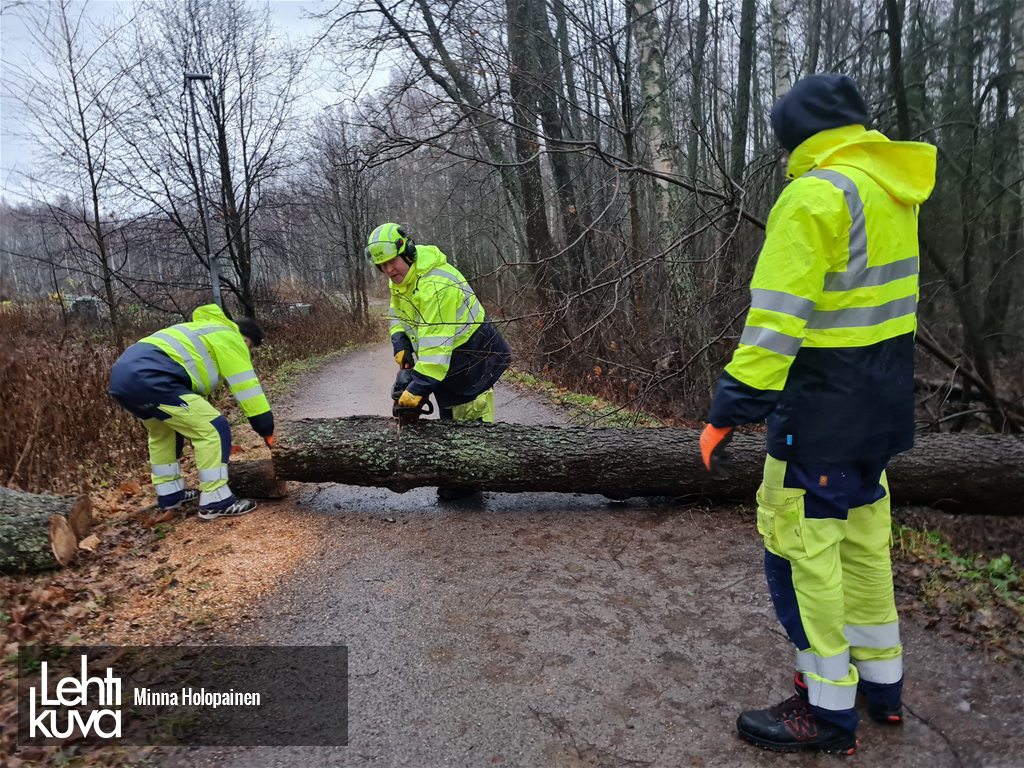 The number of power outages caused by the Liisa storm is increasing. Electricity is cut from more than 51,000 households, according to the Energy Industry's power outage map. There are widespread power outages from the central parts of the country to southern Finland