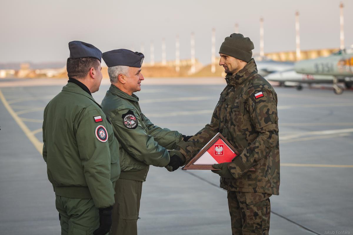 Polish Ministry of National Defense: Today, soldiers of the Polish Military Contingent Orlik10 are starting their duty in Lithuania as part of #BalticAirPolicing. For 4 months, the Polish F16 will guard the airspace in Lithuania, Latvia and Estonia