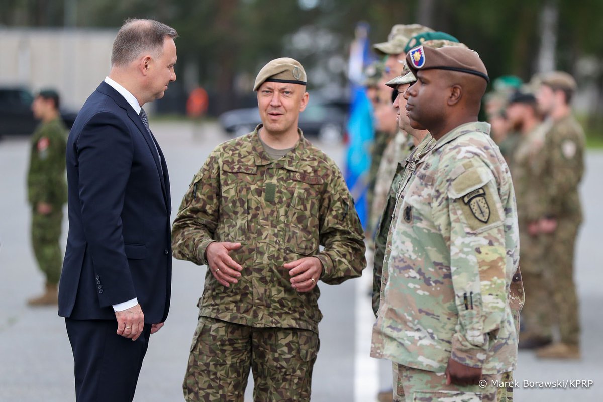 Today President @AndrzejDuda visited the Polish  Military Contingent contributing to NATO eFP battle group @eFPBGLatvia in Ādaži. The visit demonstrates Poland's commitment to support Allies and defend NATO's territory.  