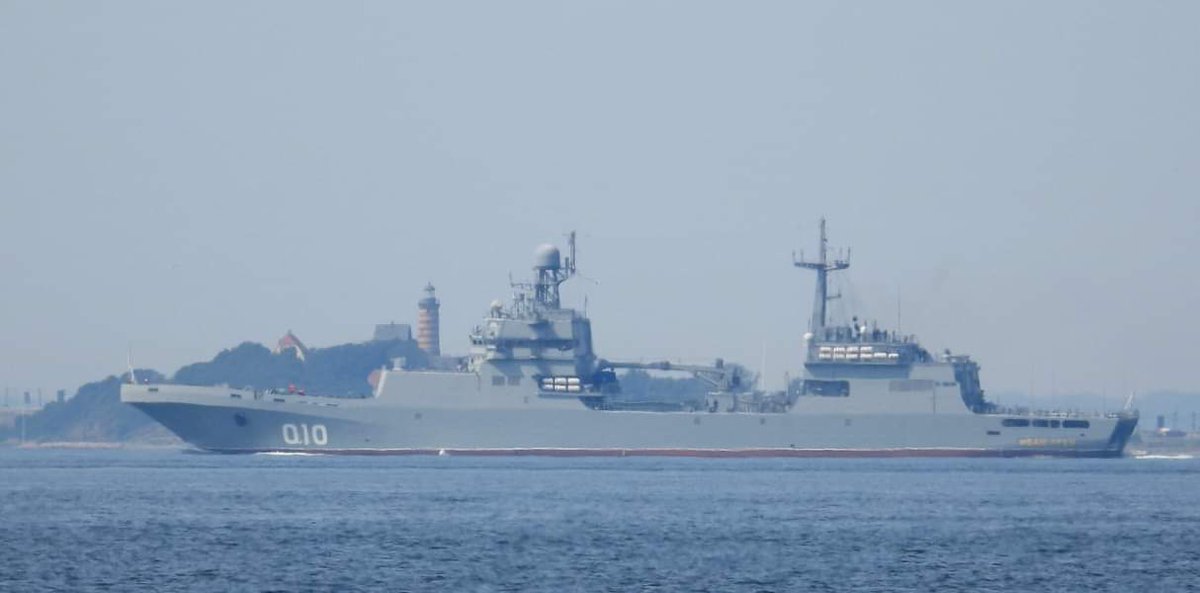 The Great Belt, southbound today, enroute to St Petersburg.  The Yasen-class SSGN Severodvinsk, Ingul-class rescue tug Pamir and the Ivan Gren-class LST Ivan Gren.   The Ivan Gren turned around, was northbound on the 13th.  Photos: Kurt Pedersen / Facebook group: Under Broen