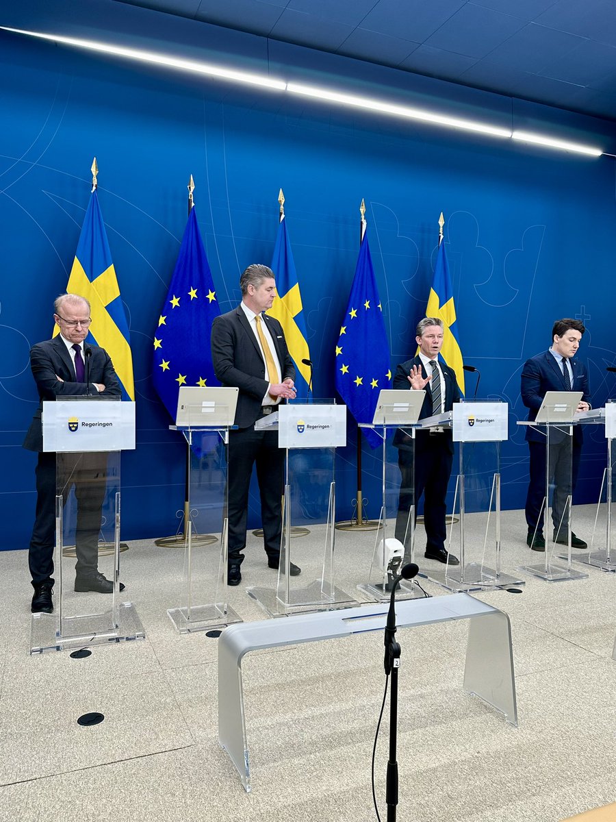 Σήμερα η Σουηδία ανακοίνωσε το μεγαλύτερο πακέτο στήριξης προς την Ουκρανία μέχρι σήμερα. Το πακέτο 15 θα αξίζει 7,1 δισεκατομμύρια SEK (~ 683 εκατομμύρια δολάρια), ανεβάζοντας τη συνολική αξία της στρατιωτικής βοήθειας στην Ουκρανία σε 30 δισεκατομμύρια SEK. (~2,9 δις $)