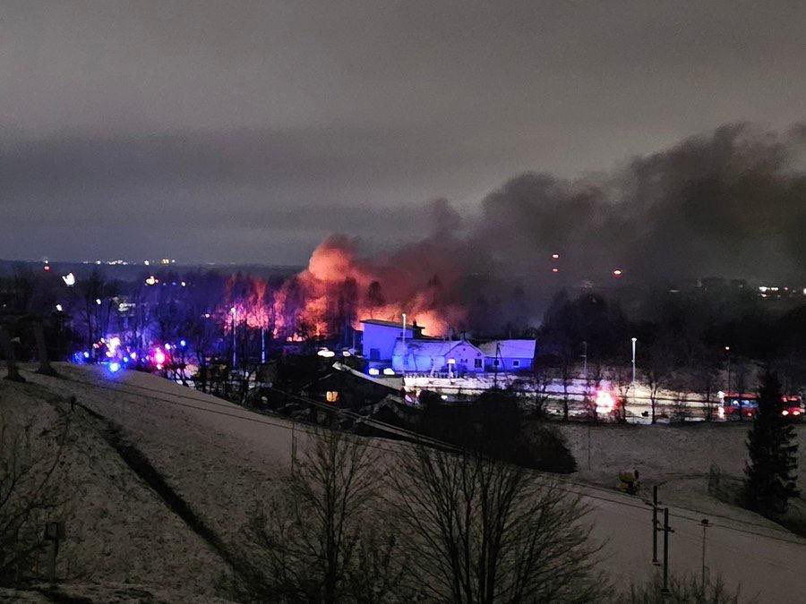 There was a plane crash near Vilnius. The plane belonging to the DHL company crashed into a two-story residential building on Žirnių Street in the capital of Lithuania and caught fire. Initial information indicates that there were four people on board: two pilots and two employees of the company.