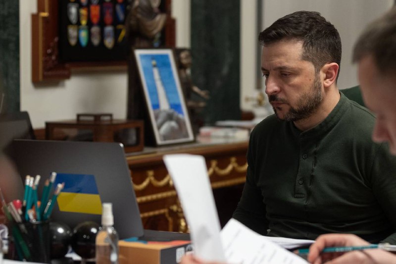 Zelensky: Hade ett produktivt samtal med våra baltiska vänner: Litauens president Gitanas Nausėda, Lettlands president Edgars Rinkėvis och Estlands premiärminister Kristen Michał. Informerade dem om gårdagens toppmöte i London