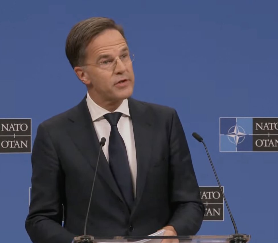 Vraag van de dag voor de NAVO: Gaan jullie binnendringende voertuigen neerschieten Rutte: Hangt van de situatie af. In de meest recente situatie in Estland konden we ze zonder escalatie naar buiten begeleiden. Elk geval zal afzonderlijk worden beoordeeld. Rutte zegt dat dit de plannen zijn en dat ze werken.