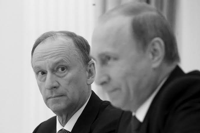 Le conseiller de Poutine, Patrushev, menace que la Pologne cesse d'exister dans 2 à 3 jours si elle lance des opérations militaires contre la Russie. Patrushev réagissait aux déclarations du ministre polonais des Affaires étrangères, Sikorski, selon lesquelles la NATO européenne pourrait vaincre la Russie très rapidement grâce à la supériorité aérienne.